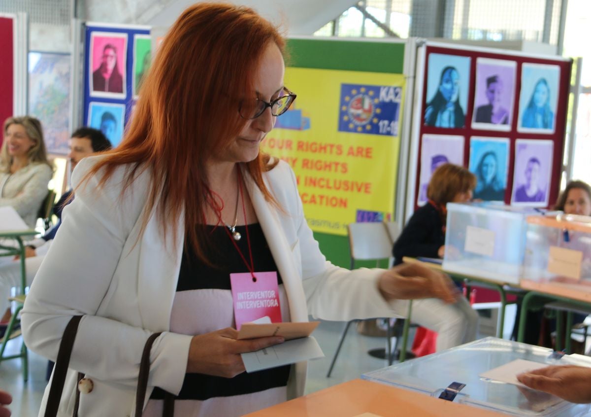 Cientos de colegios electorales han abierto sus puertas en toda la provincia para que los cais 400.000 electores leoneses puedan ejercer su voto en las elecciones municipales, autonómicas y europeas de este 26 de mayo