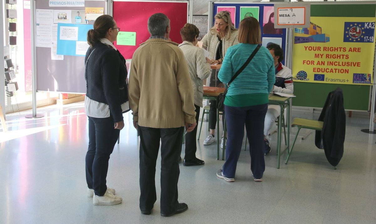 Cientos de colegios electorales han abierto sus puertas en toda la provincia para que los cais 400.000 electores leoneses puedan ejercer su voto en las elecciones municipales, autonómicas y europeas de este 26 de mayo