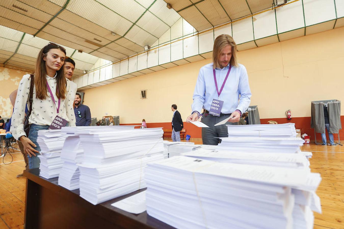 Cientos de colegios electorales han abierto sus puertas en toda la provincia para que los cais 400.000 electores leoneses puedan ejercer su voto en las elecciones municipales, autonómicas y europeas de este 26 de mayo