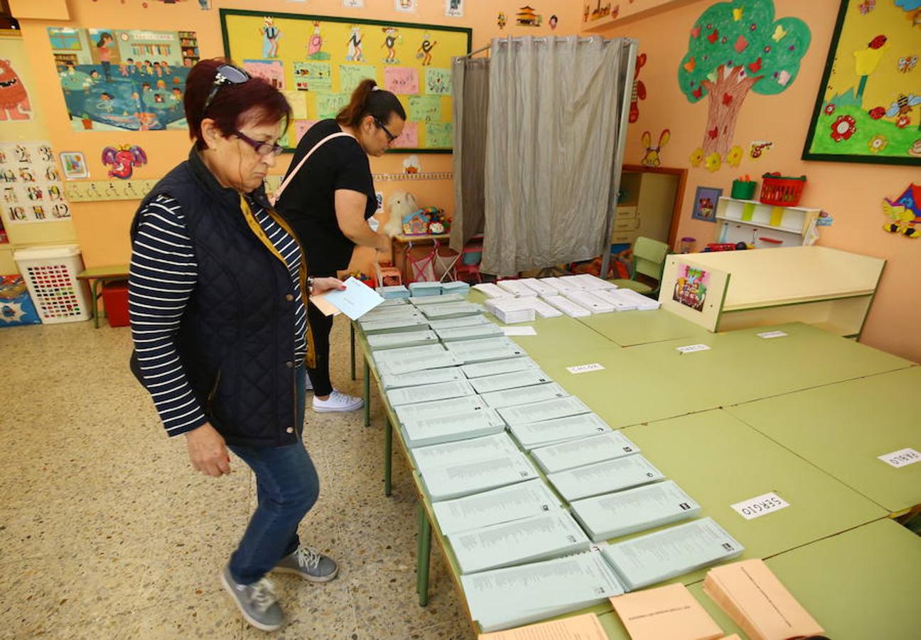 Cientos de colegios electorales han abierto sus puertas en toda la provincia para que los cais 400.000 electores leoneses puedan ejercer su voto en las elecciones municipales, autonómicas y europeas de este 26 de mayo