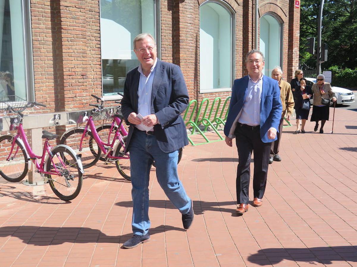 Cientos de colegios electorales han abierto sus puertas en toda la provincia para que los cais 400.000 electores leoneses puedan ejercer su voto en las elecciones municipales, autonómicas y europeas de este 26 de mayo