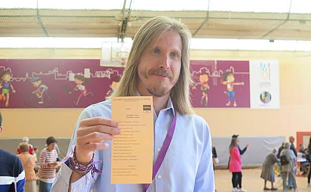 Imagen principal - Pablo Fernández espera buenos resultados y ve a Podemos-Equo como garante de «un giro copernicano en la Junta»