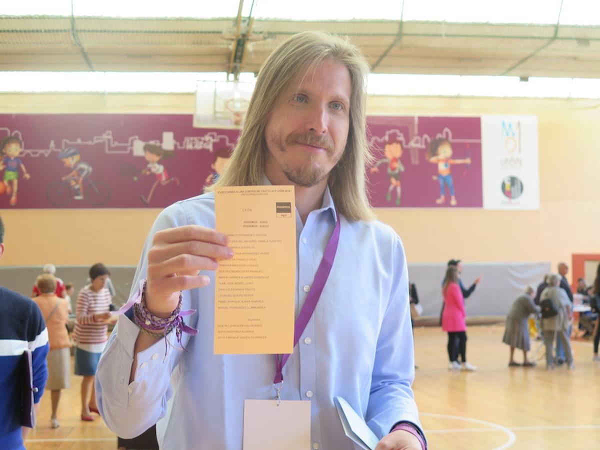 Cientos de colegios electorales han abierto sus puertas en toda la provincia para que los cais 400.000 electores leoneses puedan ejercer su voto en las elecciones municipales, autonómicas y europeas de este 26 de mayo