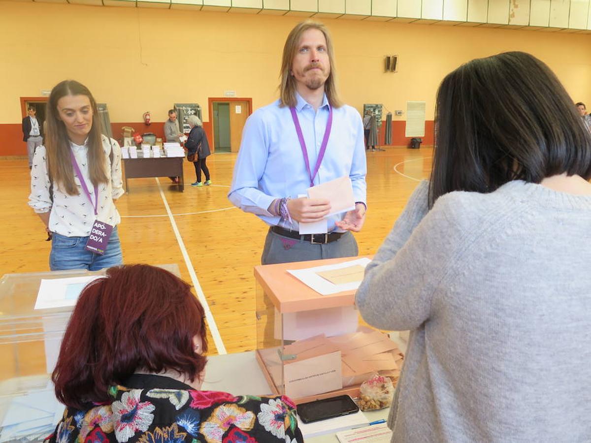 Cientos de colegios electorales han abierto sus puertas en toda la provincia para que los cais 400.000 electores leoneses puedan ejercer su voto en las elecciones municipales, autonómicas y europeas de este 26 de mayo