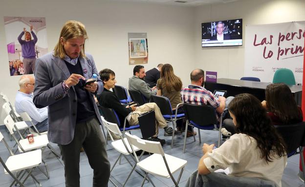 Pablo Fernández, en el seguimiento de resultados.