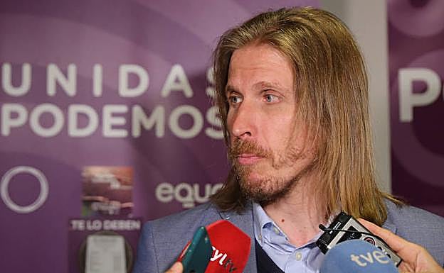 El secretario general de Podemos Castilla y León, Pablo Fernández, tras conocer el resultado de las elecciones autonómicas que le deja con un solo procurador en el Parlamento autonómico.