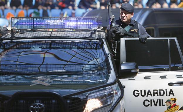 Galería. Entrada de los GRS en la plaza.