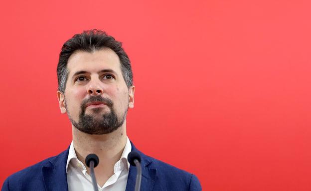 El candidato del PSOE a la Presidencia de la Junta de Castilla y León, Luis Tudanca, comparece ante los medios.