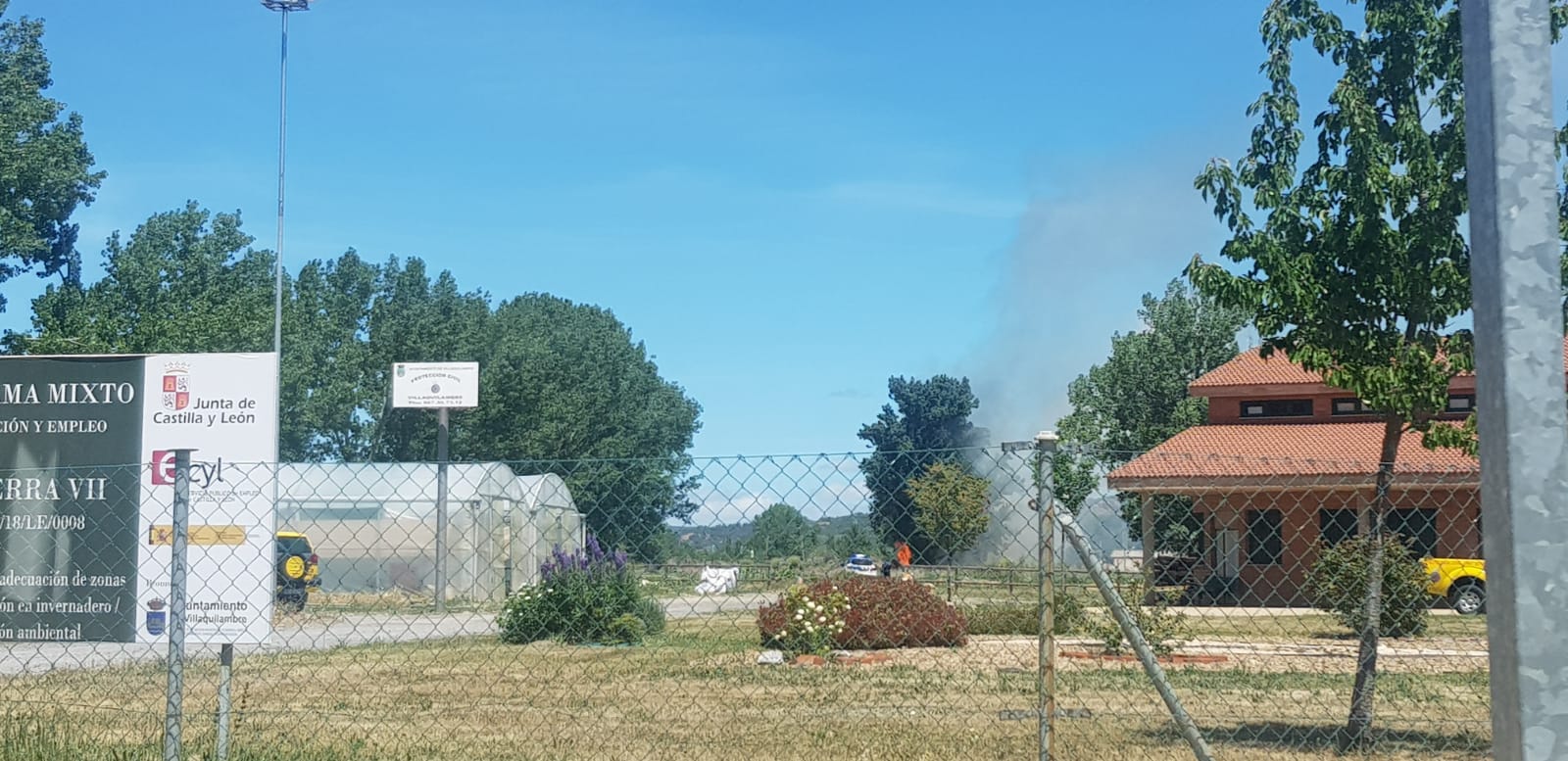 Un incendio en la base de Protección Civil de Villaquilambre obliga a intervenir a Bomberos