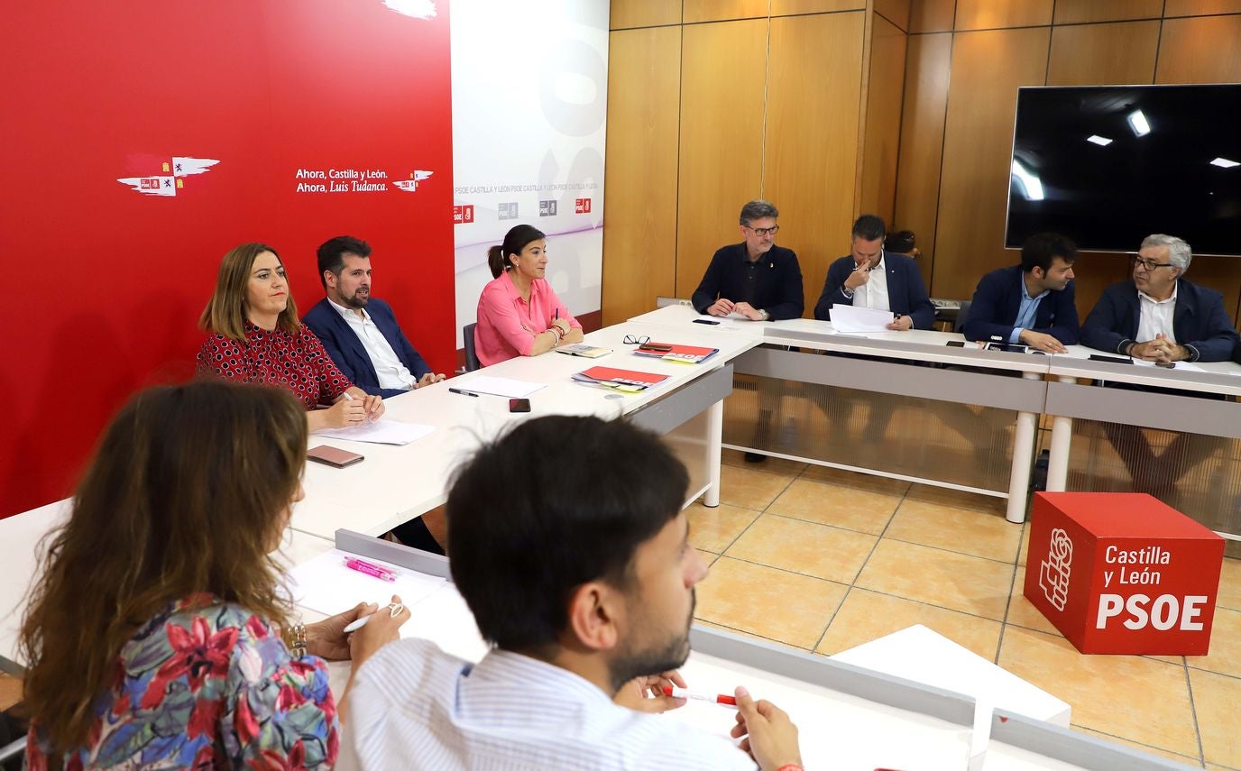 El candidato del PSOE a la Presidencia de la Junta de Castilla y León, Luis Tudanca, comparece ante los medios tras presidir el Plenario de la Comisión Ejecutiva Autonómica (CEA) del PSOE de Castilla y León