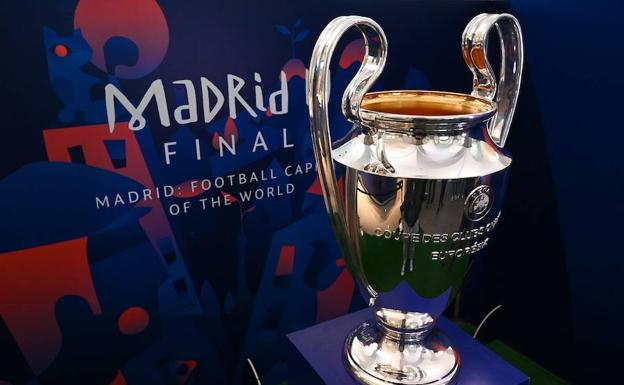 El trofeo de la Champions ya está en Madrid. 