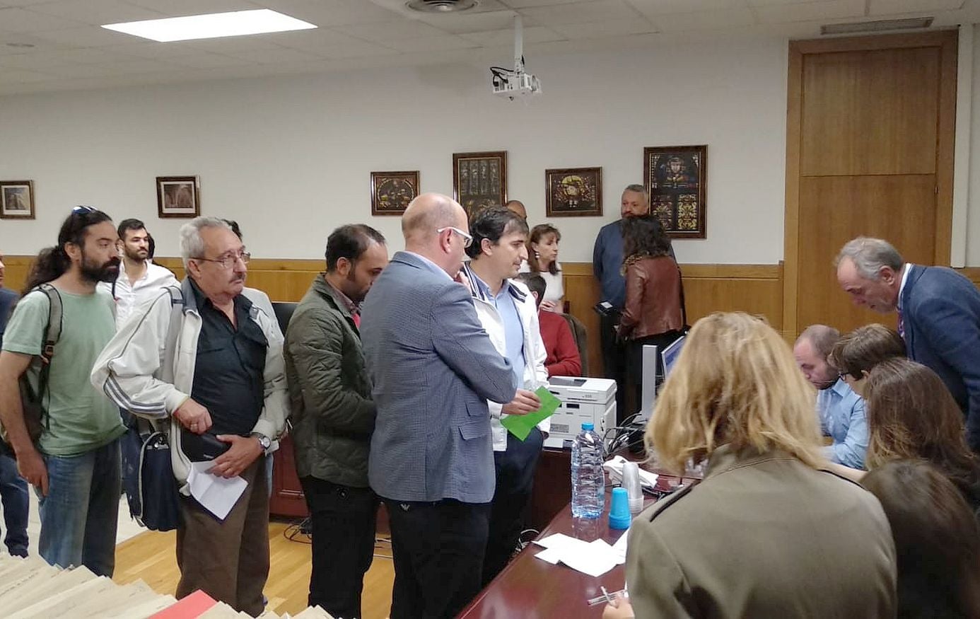 Máxima expectación en el recuento de votos en los juzgados de León ante el posible vuelco en la capital