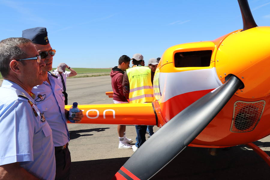 Fotos: Exhibición de vuelo acrobático en Los Oteros