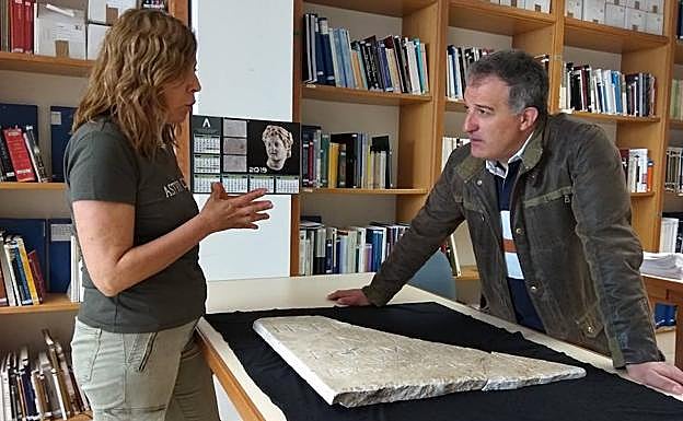 Astorga recupera la lápida honorífica de Trebius Nepoti, uno de los hallazgos arqueológicos más importantes de las últimas décadas