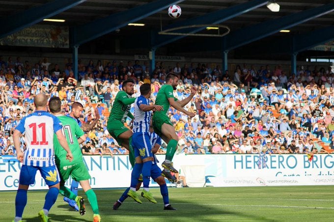 Fotos: Partido entre la Ponferradina y el Cornellá