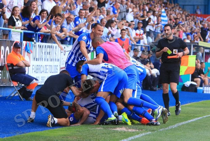 Fotos: Partido entre la Ponferradina y el Cornellá