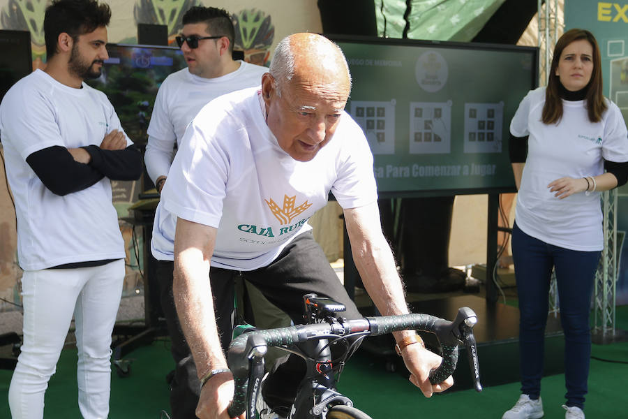 Fotos: Bicicleta solidaria de Caja Rural a favor del Banco de Alimentos de León