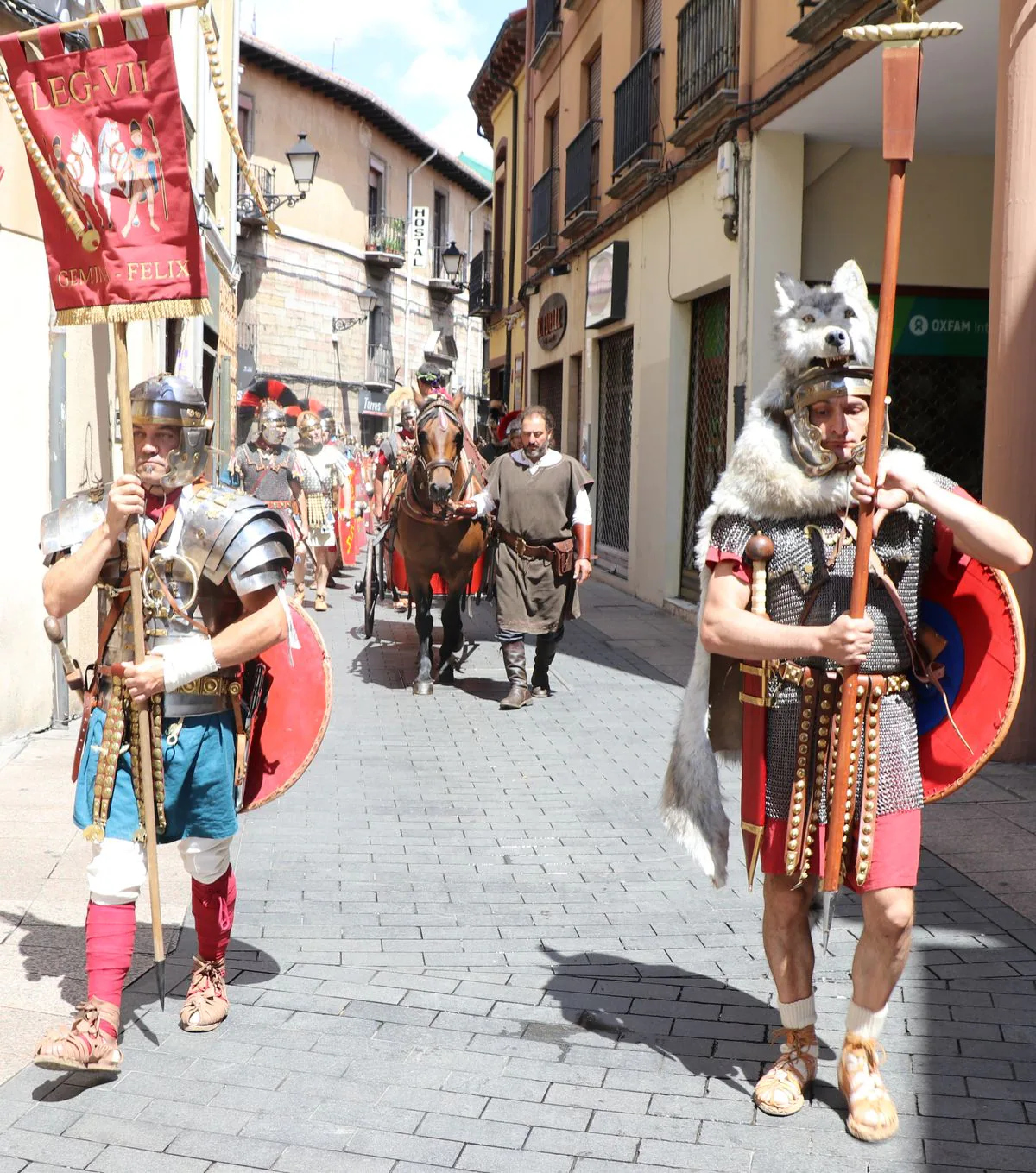 La ciudad conmemora su fundación, en época romana, con el Natalicio del Águila, cuando el emperador Galba dio su visto bueno para el nacimiento de la ciudad