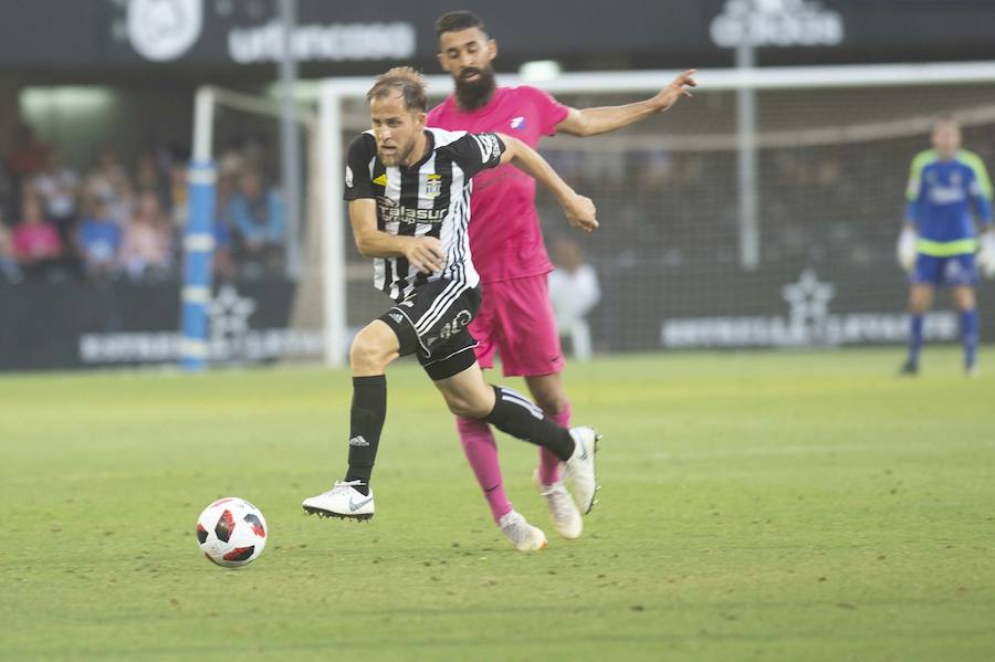 Imágenes del partido de ida de la segunda ronda de la fase de ascenso entre el FC Cartagena y la SD Ponferradina disputado en el estadio de Cartagonova, con resultado de 1-2 para la Ponferradina