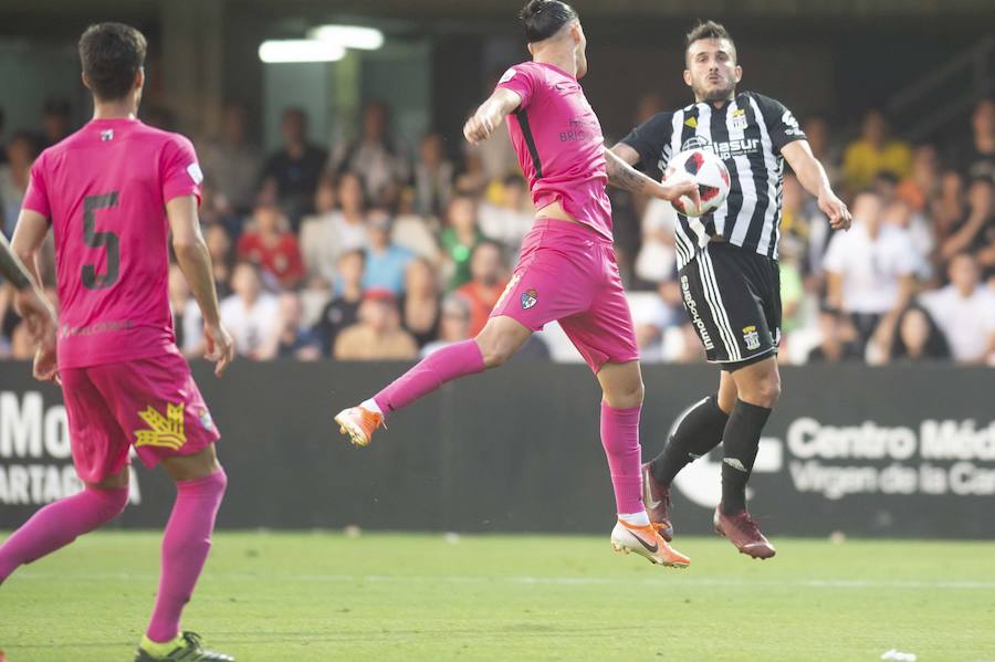 Imágenes del partido de ida de la segunda ronda de la fase de ascenso entre el FC Cartagena y la SD Ponferradina disputado en el estadio de Cartagonova, con resultado de 1-2 para la Ponferradina