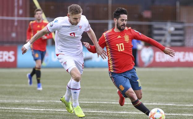 Isco, en el partido ante Islas Feroe.