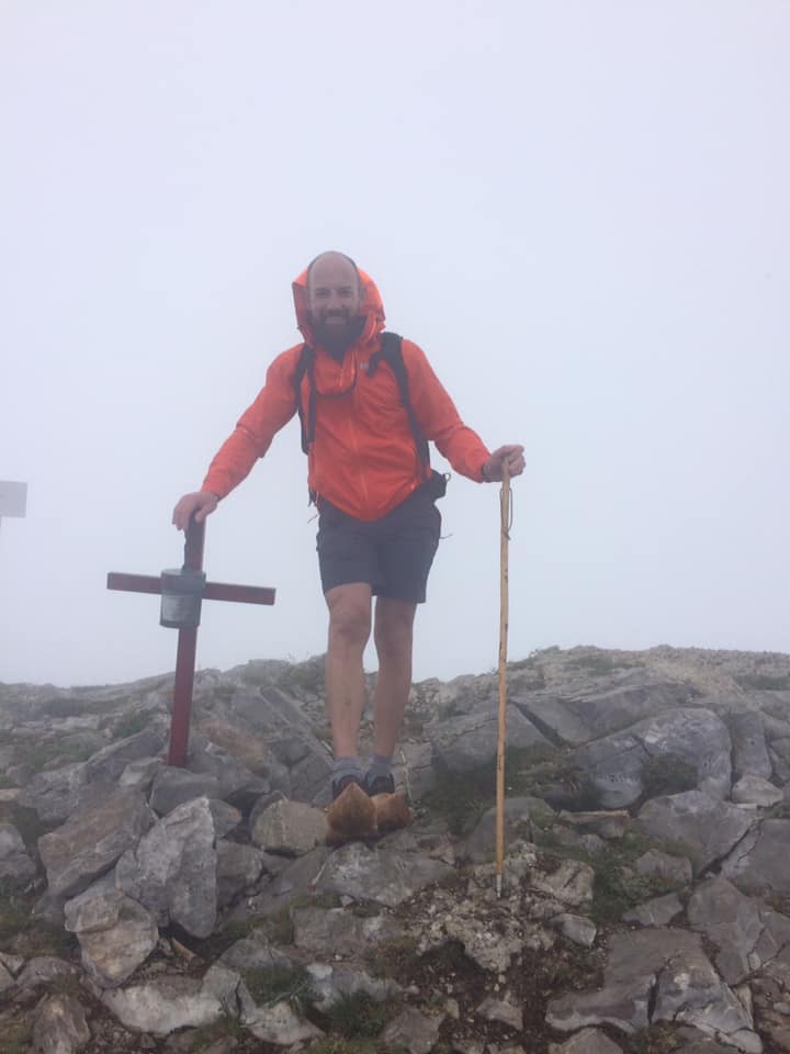 El leonés Edu Alonso Recio se marca como reto subir a algunas de los principales altos de Picos de Europa para poner en valor este tipo de calzado