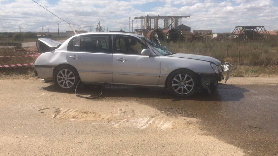 Buzos de Bomberos León, Guardia Civil y servicios de Emergencias Sacyl con un helicóptero medicalizado han acudido al lugar del suceso | Los servicios de Emergencias solo han podido certificar el fallecimiento