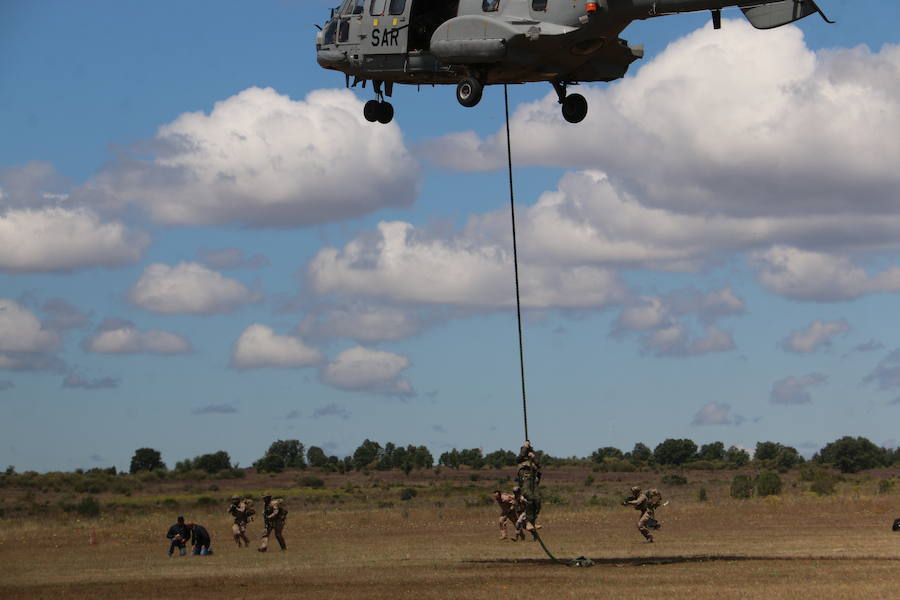 Fotos: Ejército militar en el Aeródromo de León