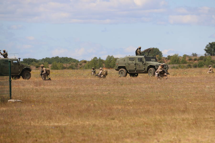 Fotos: Ejército militar en el Aeródromo de León