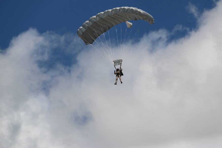 Fotos: Ejército militar en el Aeródromo de León