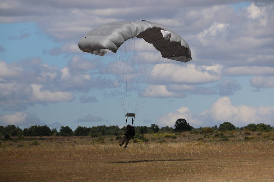 Fotos: Ejército militar en el Aeródromo de León