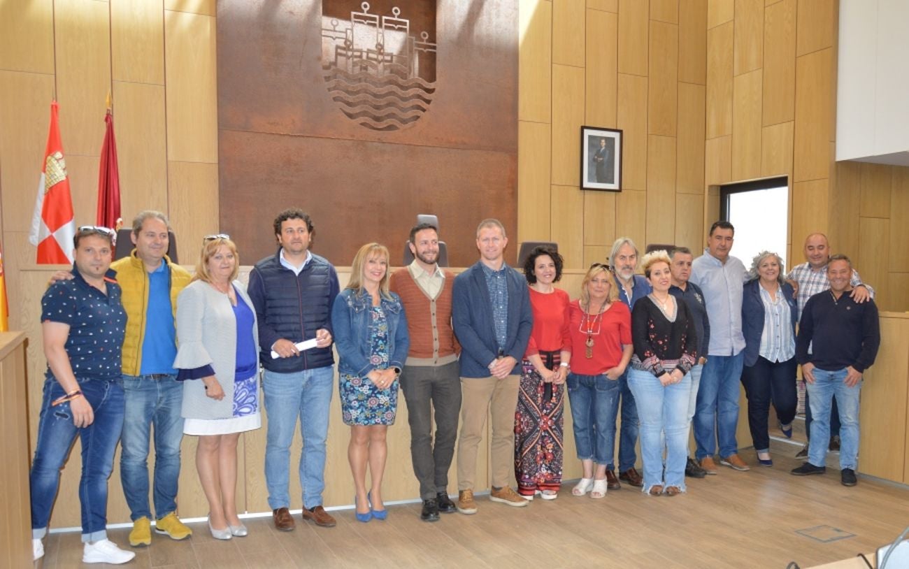 La tradicional foto de familia da por finalizada mandato en el municipio del alfoz y abre la puerta al nuevo pleno municipal