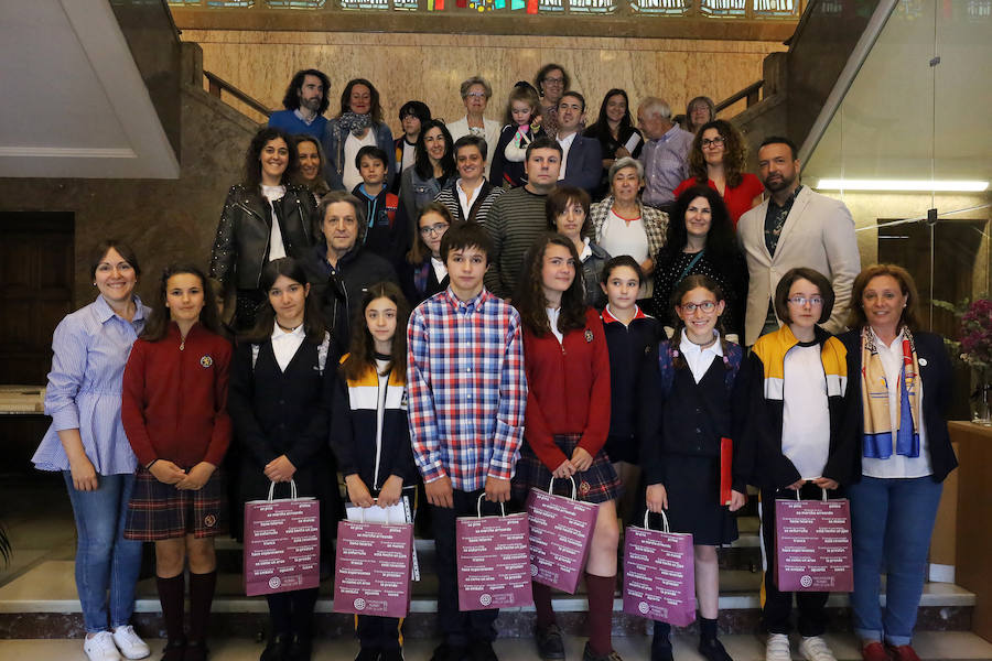 Foto de familia de los premiados. 