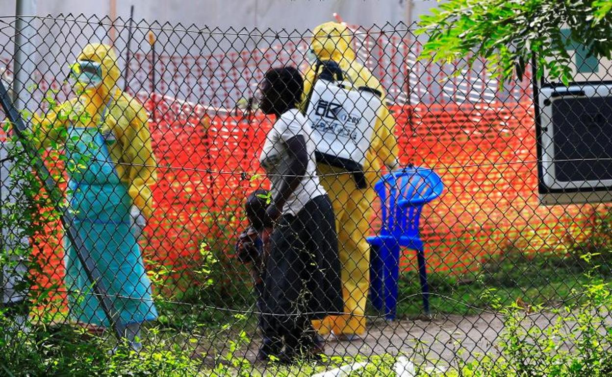 La mitad de los brotes de ébola no es detectada y afecta a grupos de menos de cinco personas 
