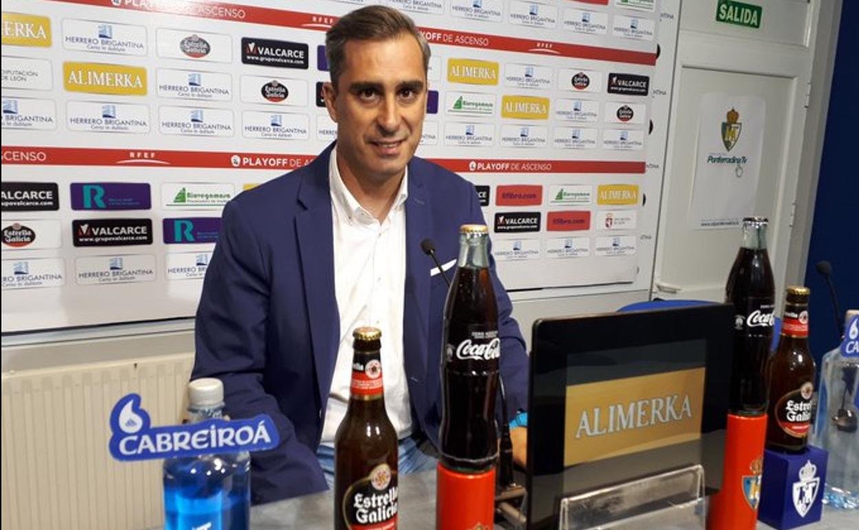 El entrenador de la Ponferradina.