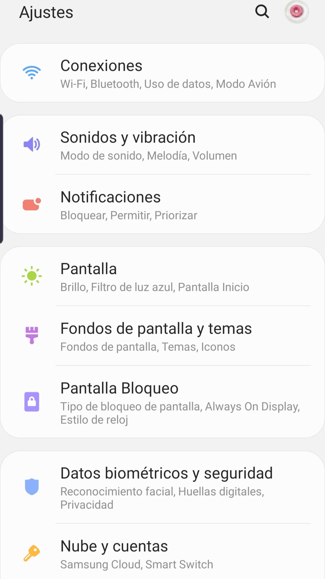 Imagen secundaria 2 - En Ajustes del teléno buscamos 'permisos de aplicación' y ahí podemos ver todas las apps a las que hemos dado consentimiento para usar nuestro micrófono.