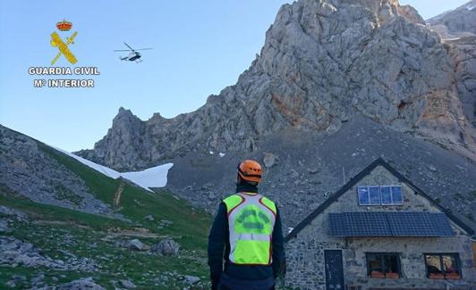 Efectivos del Greim en el refugio del Collado Jermoso. 