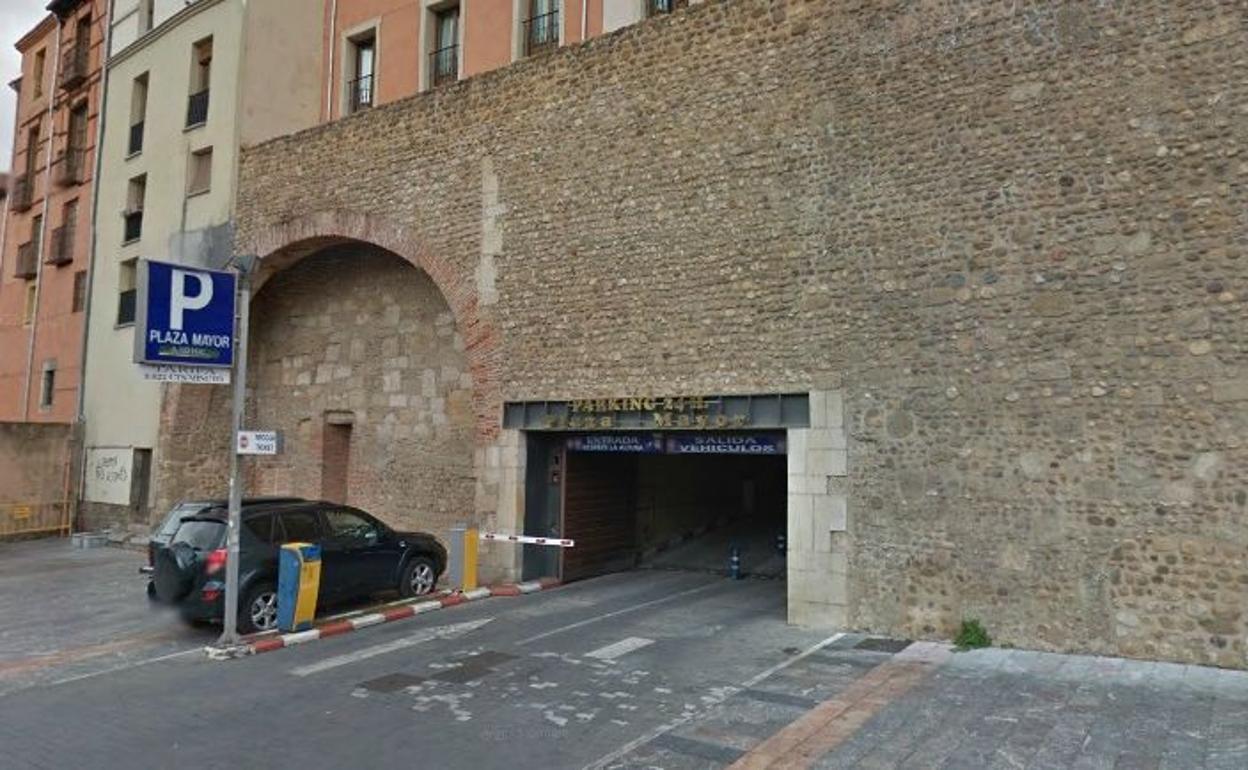 Accesp del parking por Caño Badillo. 