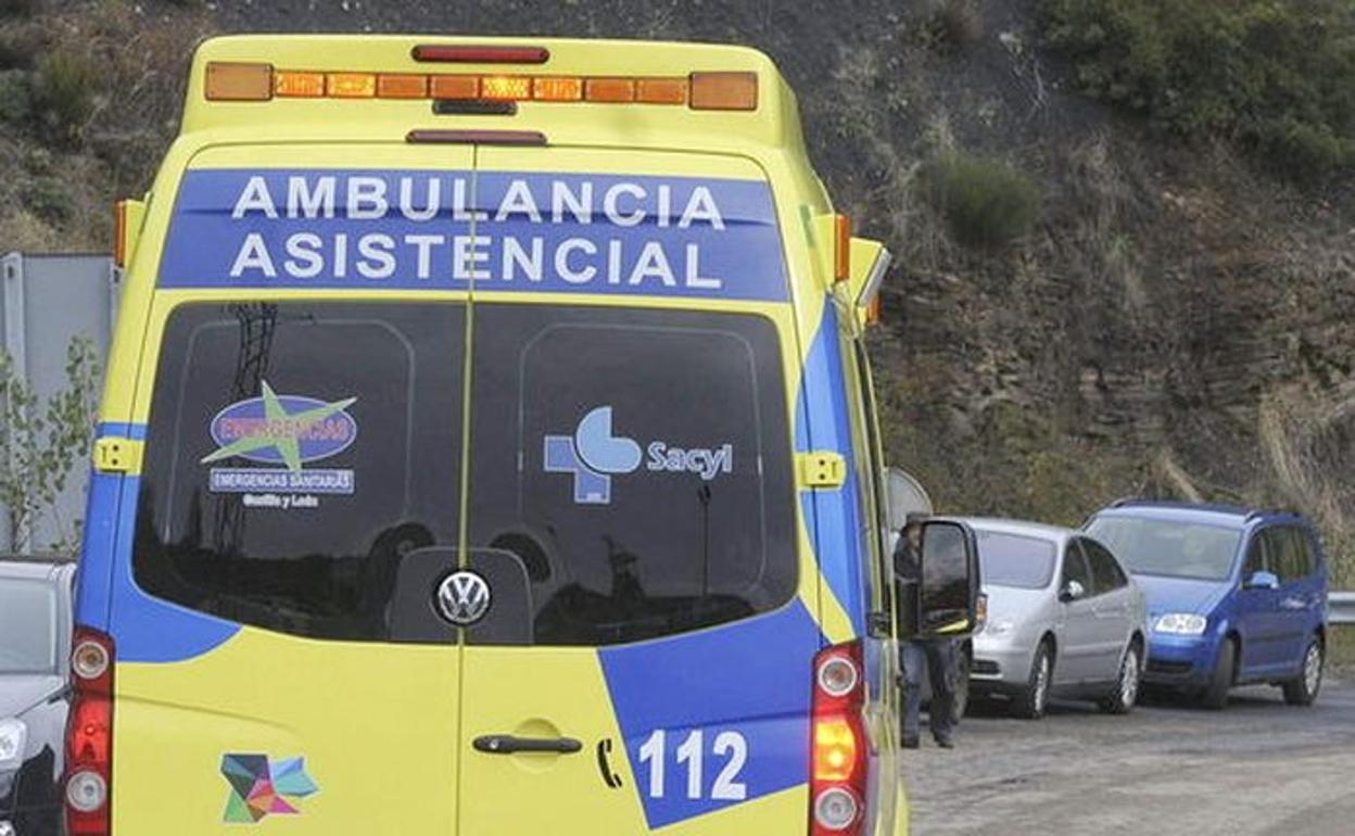 Imagen de una ambulancia de Emergencias Sacyl.