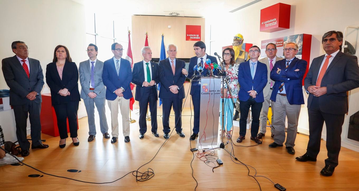 El consejero de Fomento y Medio Ambiente, Juan Carlos Suárez-Quiñones, presenta el operativo para la campaña contra incendios forestales 2019 junto a los delegados territoriales de la Junta de Castilla y Leó