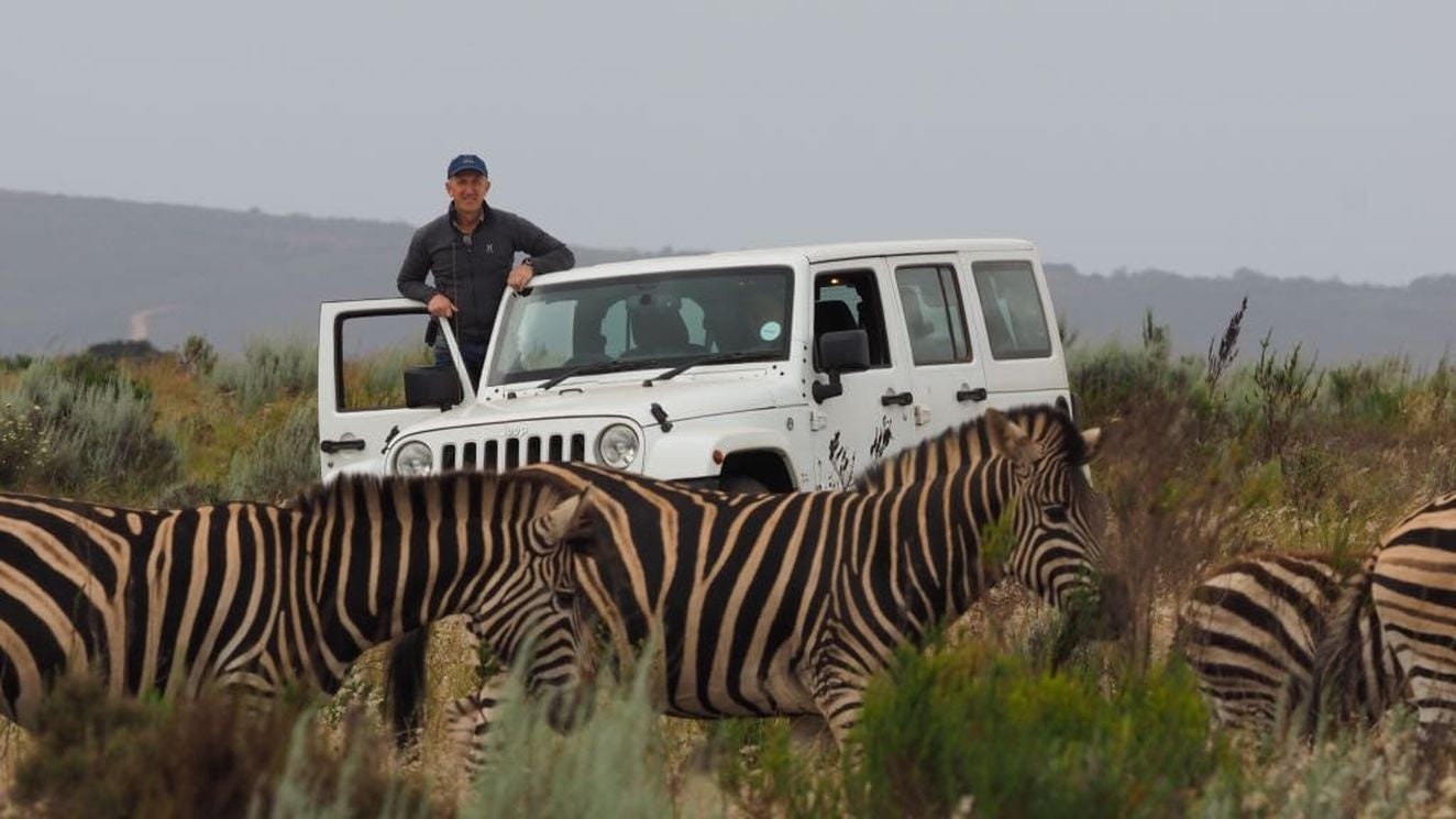 La firma leonesa 'Surma Expediciones' y 'Olas y Nieve' impulsa un gran viaje a Sudáfrica desde León con la compañia de Kike Calleja | Once días recorriendo Sudáfrica, con salida el 4 de octubre, y con un programa que incluye un especial 'ruta Gondwana' por esta reserva privada o buceo con el tiburón blanco