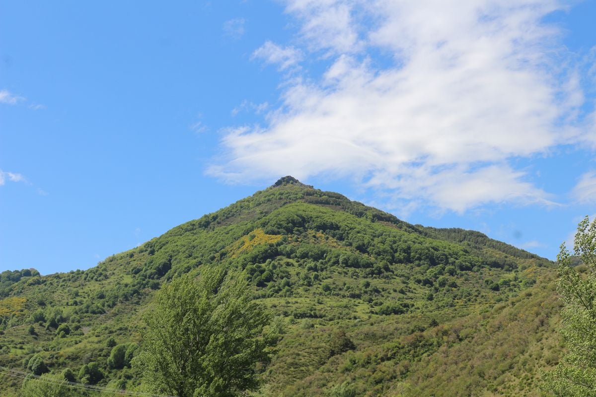 Este enclave declarado en el año 2005 reserva de la biosfera se sitúa en el norte de la provincia de León, limitando con Asturias. Cuenta con tres municipios Cármenes, Vegacervera, y Lugueros,