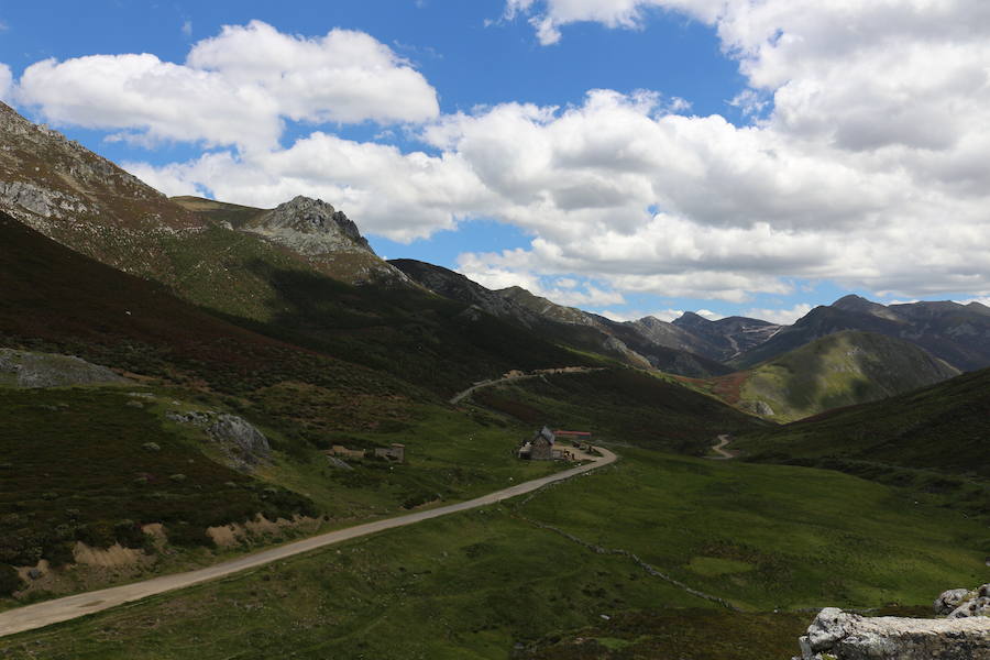 Este enclave declarado en el año 2005 reserva de la biosfera se sitúa en el norte de la provincia de León, limitando con Asturias. Cuenta con tres municipios Cármenes, Vegacervera, y Lugueros,