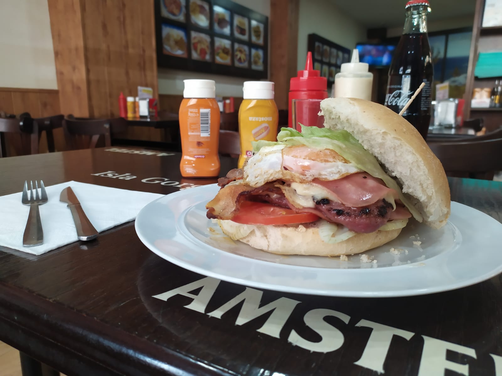 Fotos: Isla Gorgona, gran variedad de hamburguesas en el centro de León