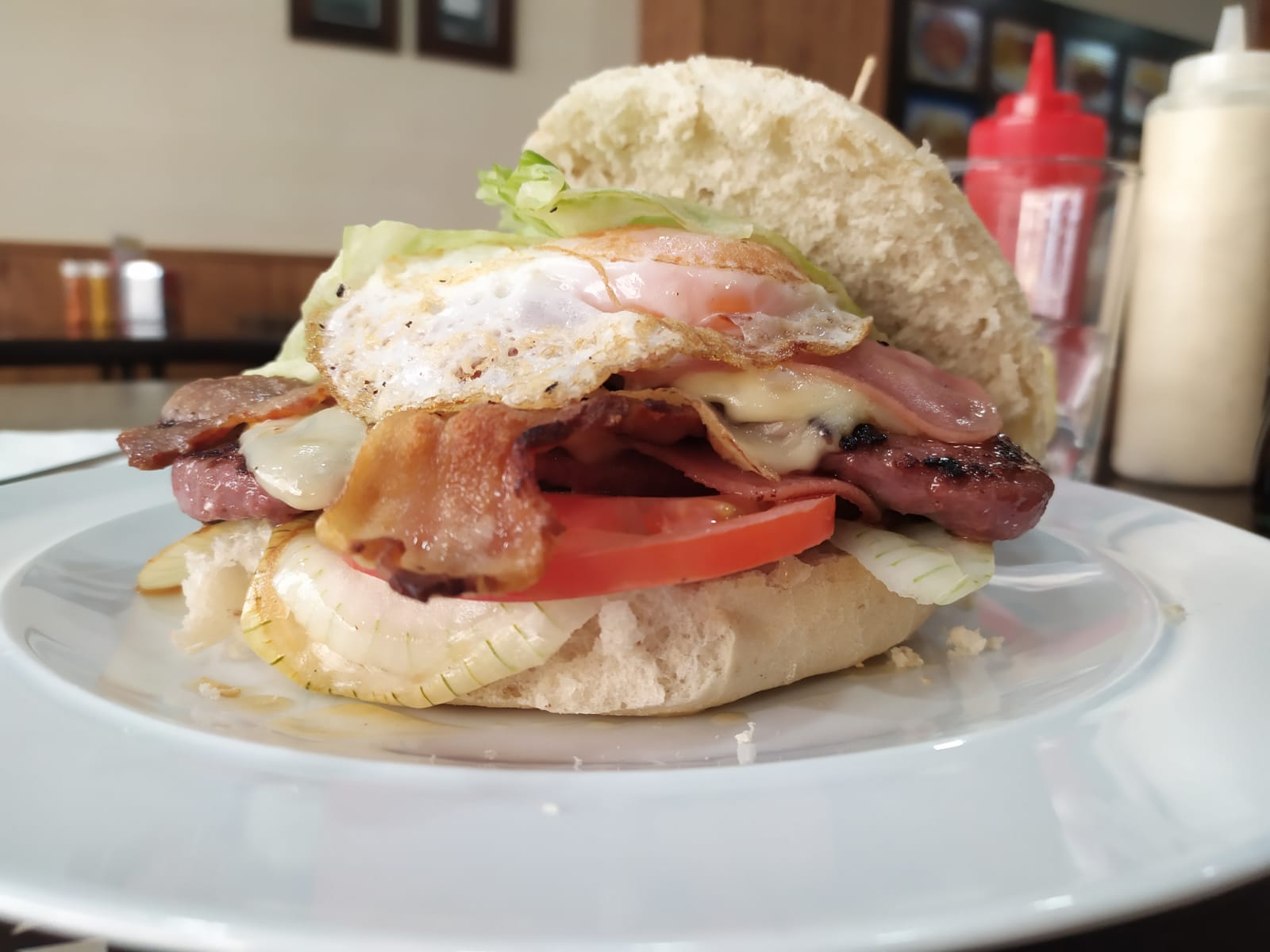 Fotos: Isla Gorgona, gran variedad de hamburguesas en el centro de León