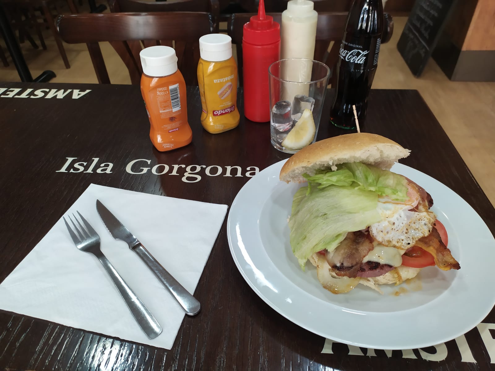 Fotos: Isla Gorgona, gran variedad de hamburguesas en el centro de León