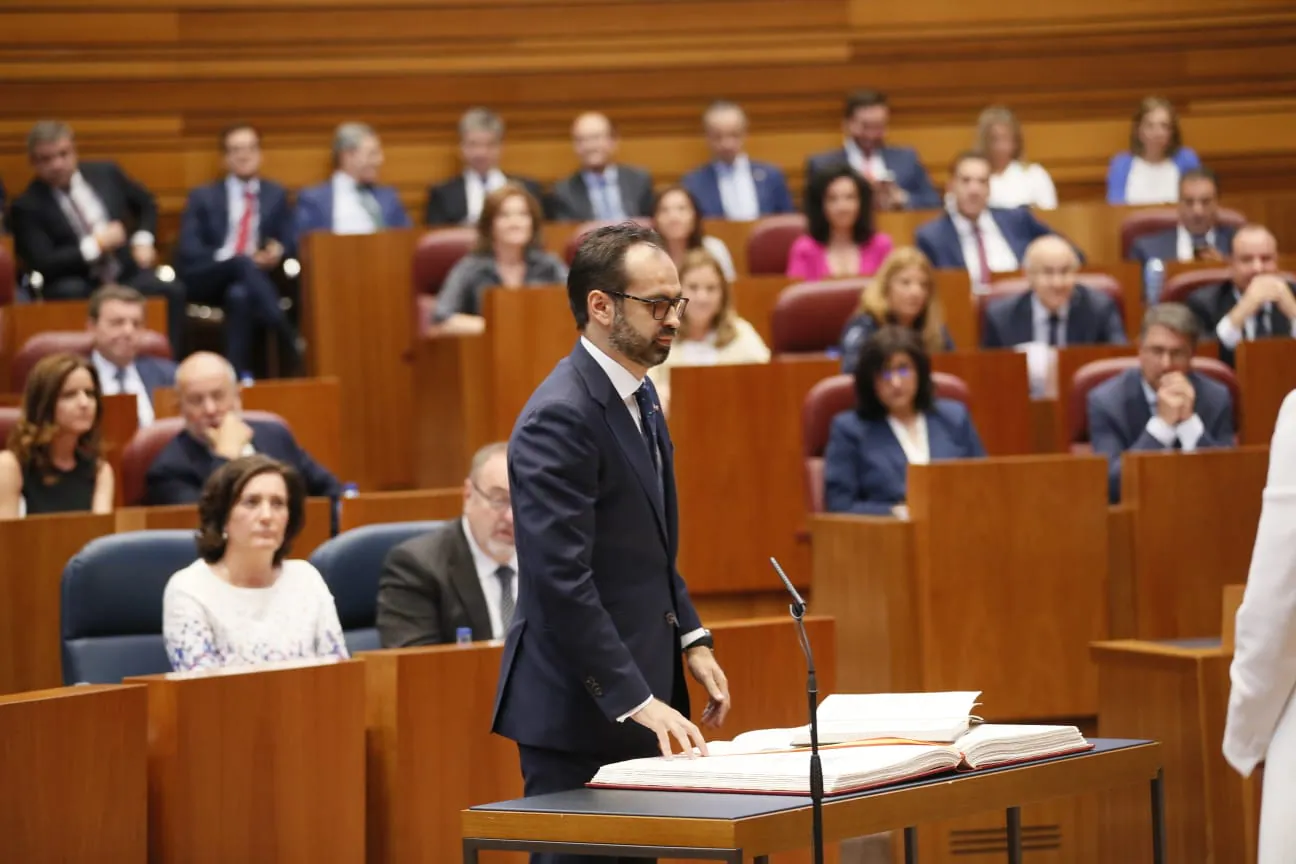 El procurador electo de Ciudadanos Luis Fuentes es proclamado presidente de la institución regiona en su décima legislatura