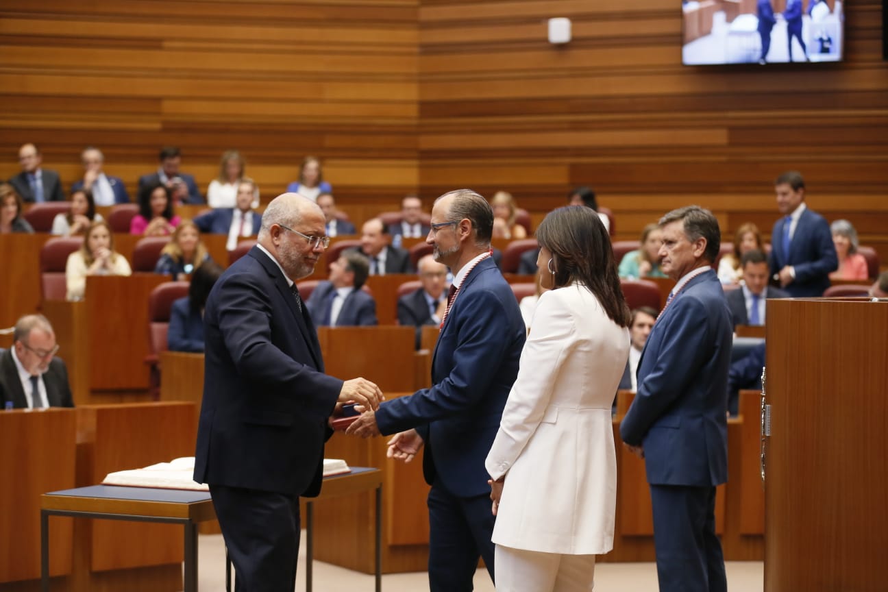 El procurador electo de Ciudadanos Luis Fuentes es proclamado presidente de la institución regiona en su décima legislatura