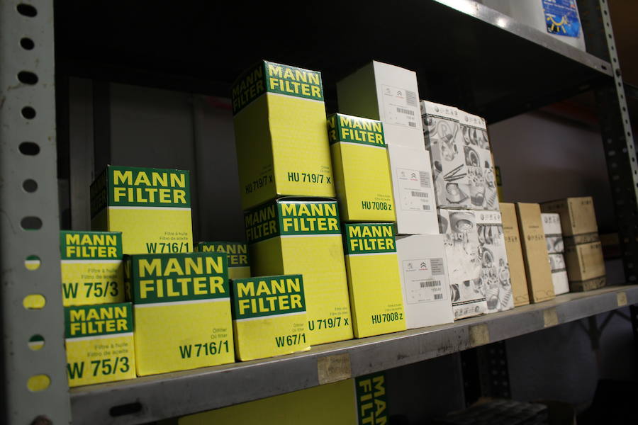 Talleres Cecar nace en 2018 con mucha ilusión y motivación con el fin de traer a León algo más que un taller. Su filosofía parte de la unión entre la tecnología del automóvil y su estética, siempre dentro de un gran grupo como es la red de talleres CGA.