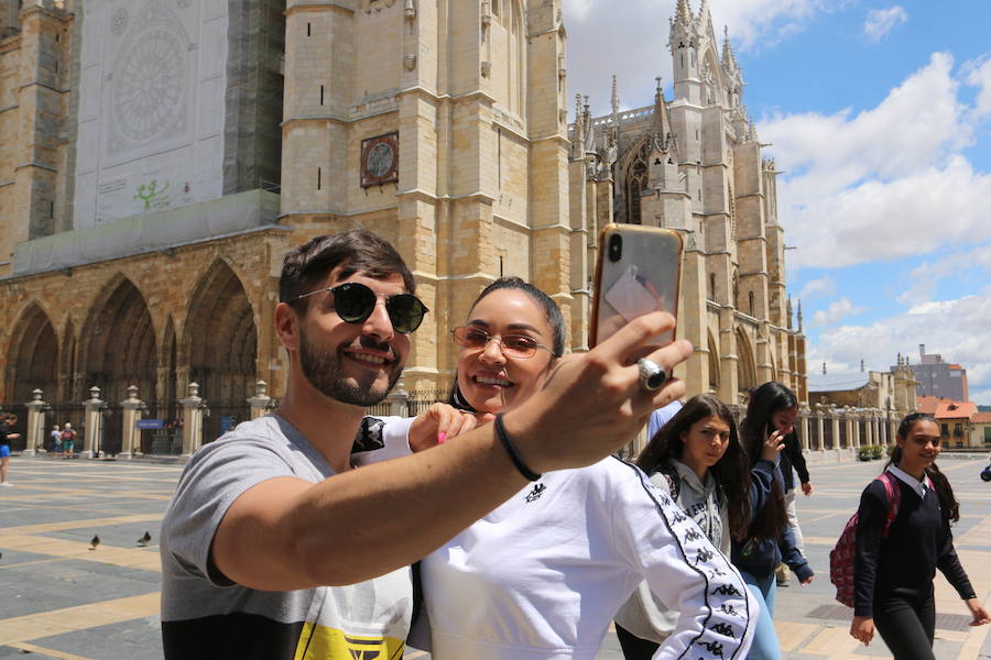 Este sábado la Plaza Mayor de León acoge el Festival «Báilalo Báilalo» un evento único de música latina amenizado con las actuaciones de grandes artistas de la talla de Polo Nandez, Gustavo Elis o Sharlene Taule